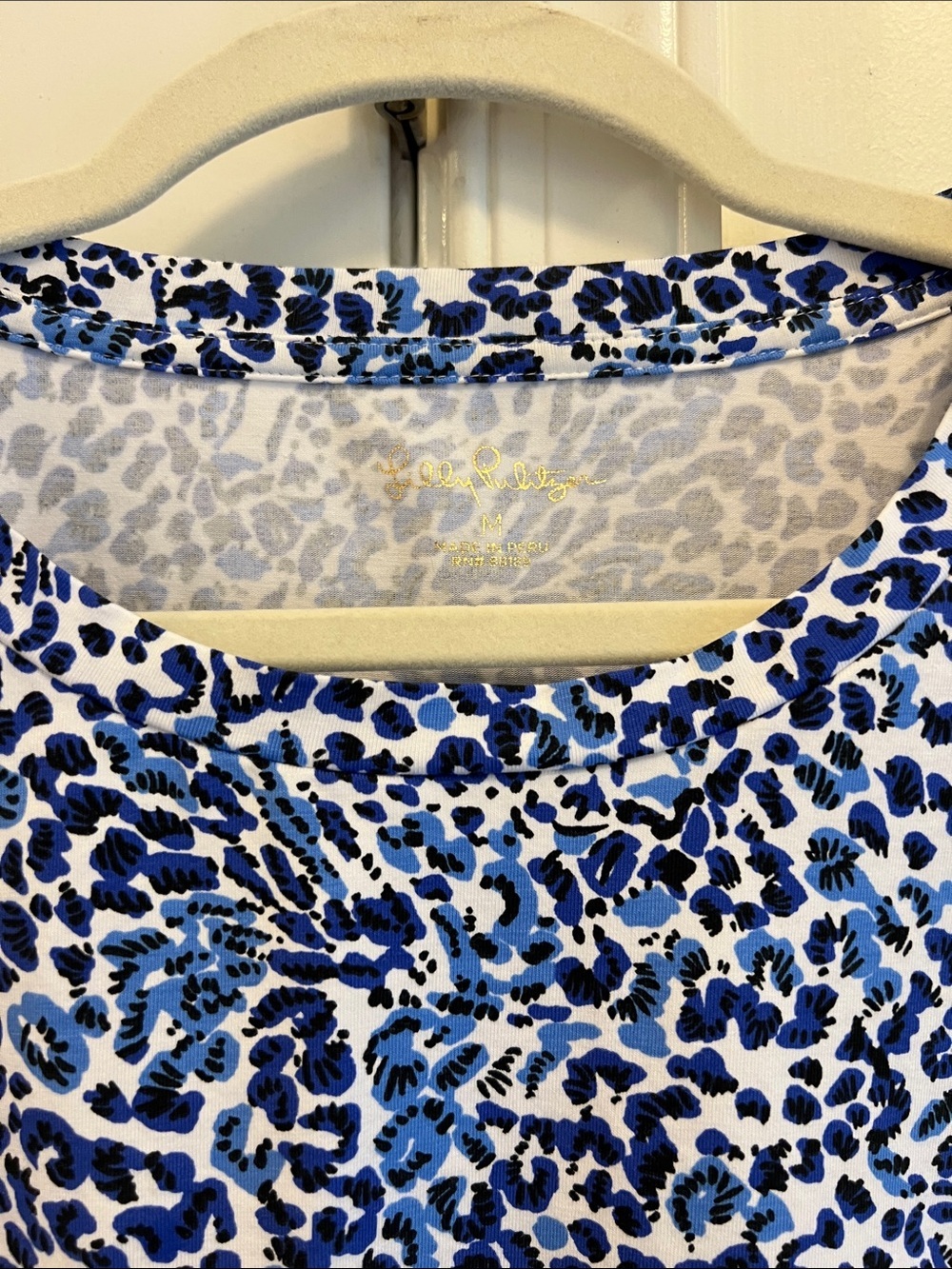 Lilly Pulitzer size M Rhett Knit Top in blue animal print NWOt - Picture 2 of 4